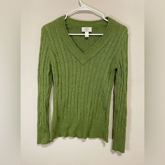 ANN TAYLOR Green V neck Sweater - Picture 1 of 5